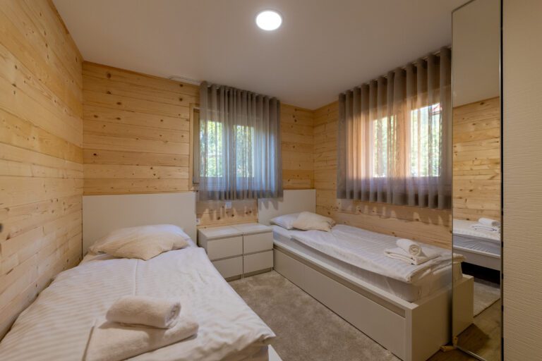 B5AF5648-2508-45D9-B0EF-11A0AED9FE09