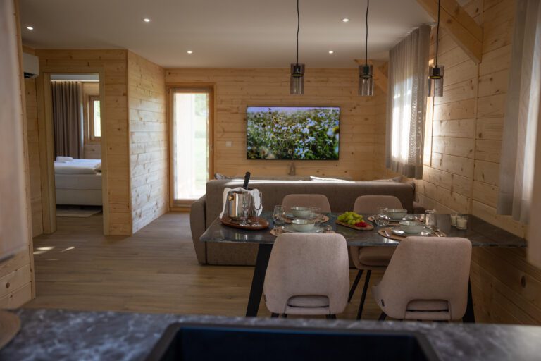 D7EB62C8-F227-4547-A3D3-88C3BB960BA0